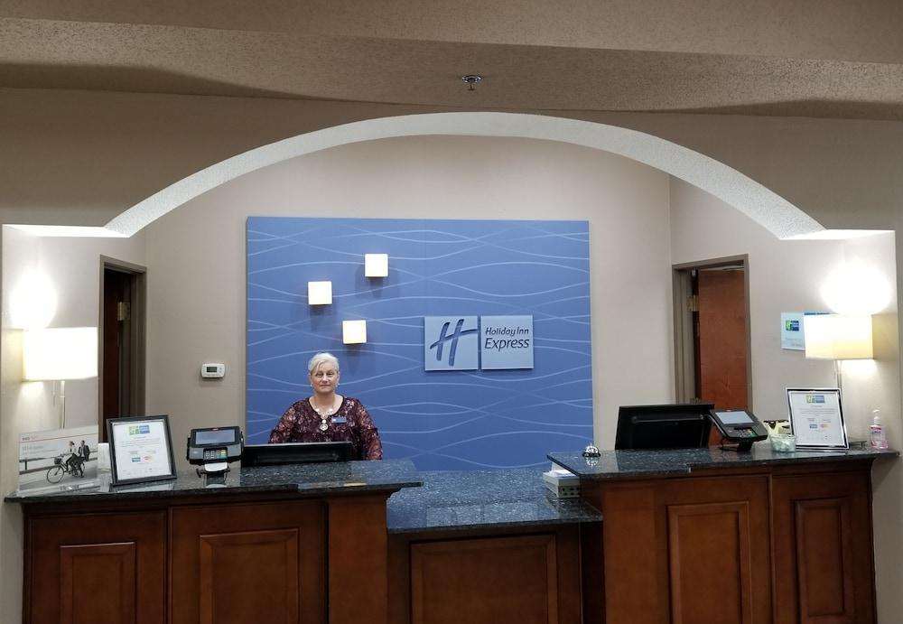 Holiday Inn Express Hotel & Suites Bedford By Ihg Luaran gambar