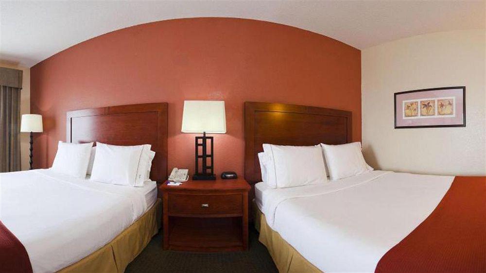 Holiday Inn Express Hotel & Suites Bedford By Ihg Luaran gambar