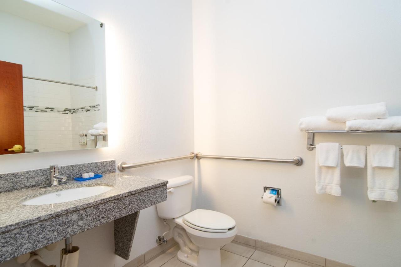 Holiday Inn Express Hotel & Suites Bedford By Ihg Luaran gambar