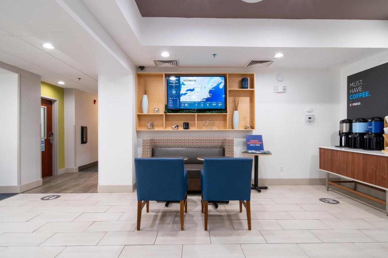 Holiday Inn Express Hotel & Suites Bedford By Ihg Luaran gambar