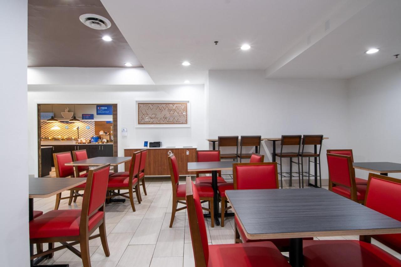 Holiday Inn Express Hotel & Suites Bedford By Ihg Luaran gambar