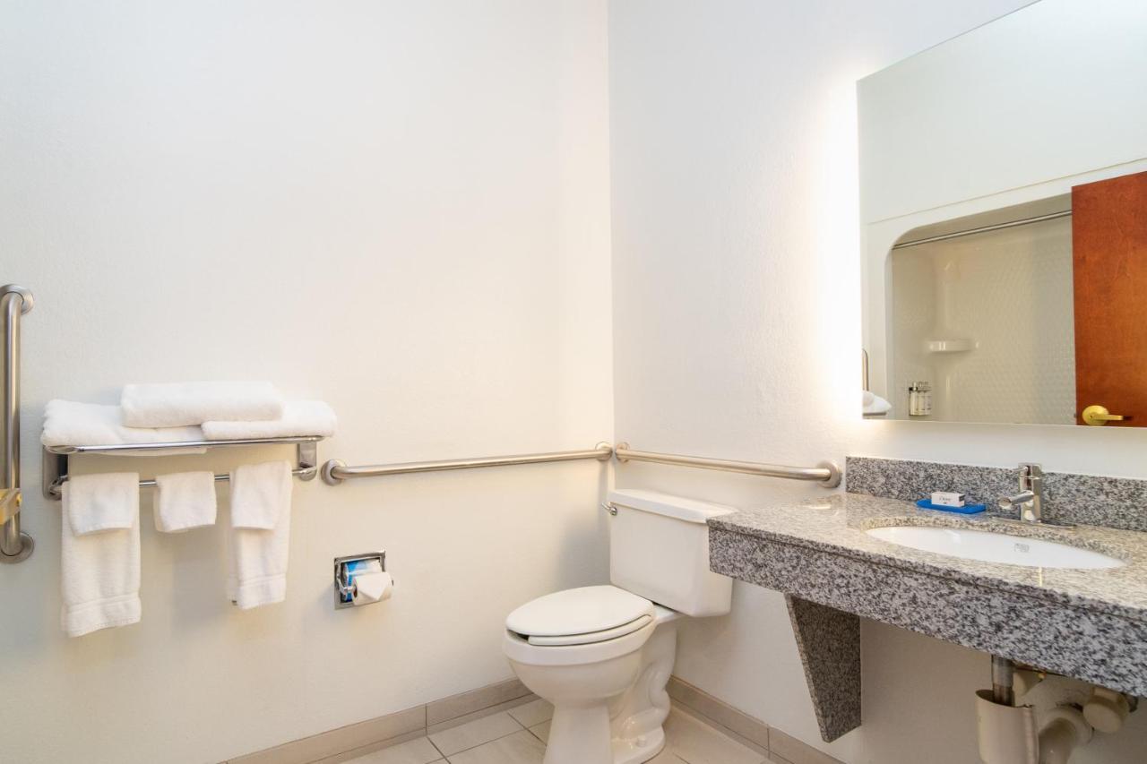 Holiday Inn Express Hotel & Suites Bedford By Ihg Luaran gambar