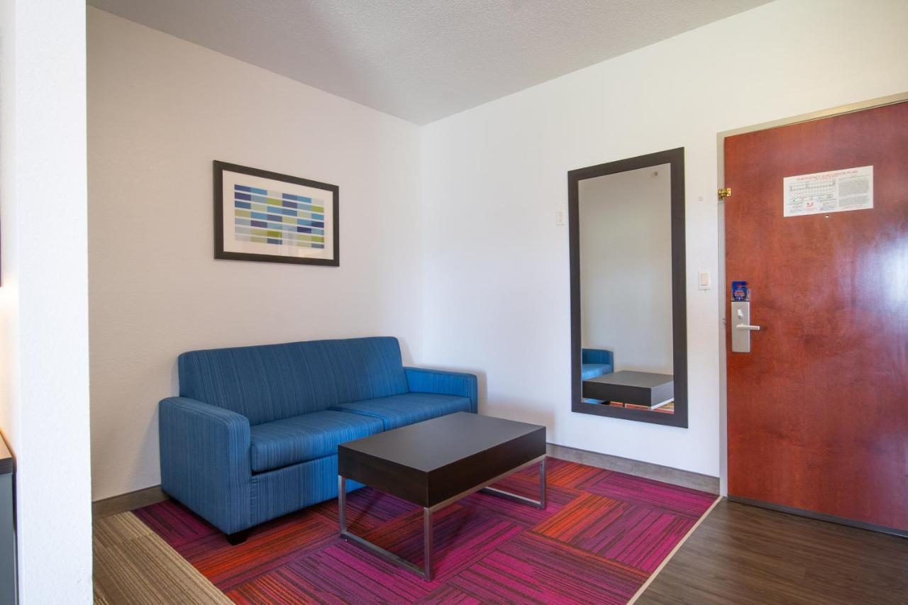 Holiday Inn Express Hotel & Suites Bedford By Ihg Luaran gambar